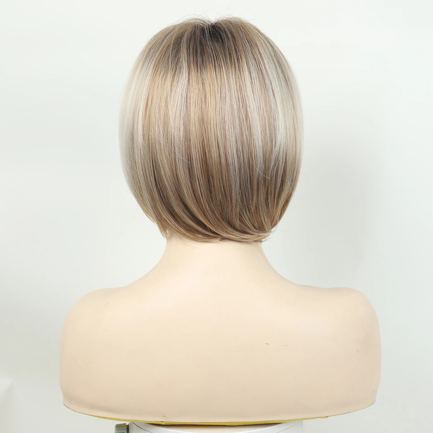 Aishili wholesale short blonde pixie bob wig with bangs golden mixed blonde layered straight bob wigs