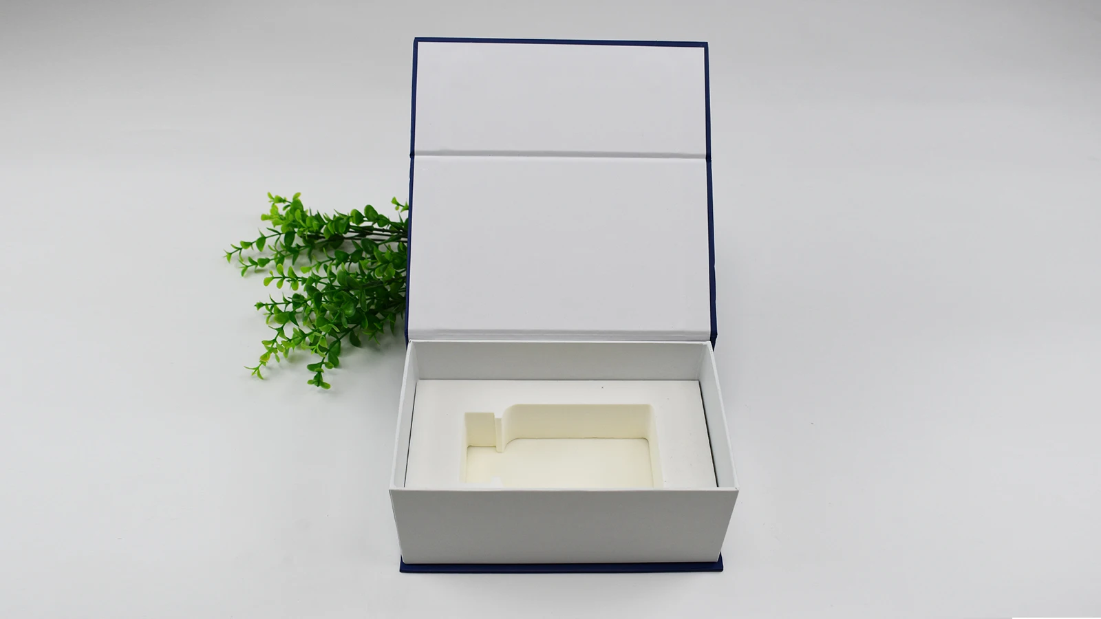 Wholesale Custom LOGO Gift Packaging Box Luxury Book Style Magnetic Closure Gift  Box With Sponge Insert