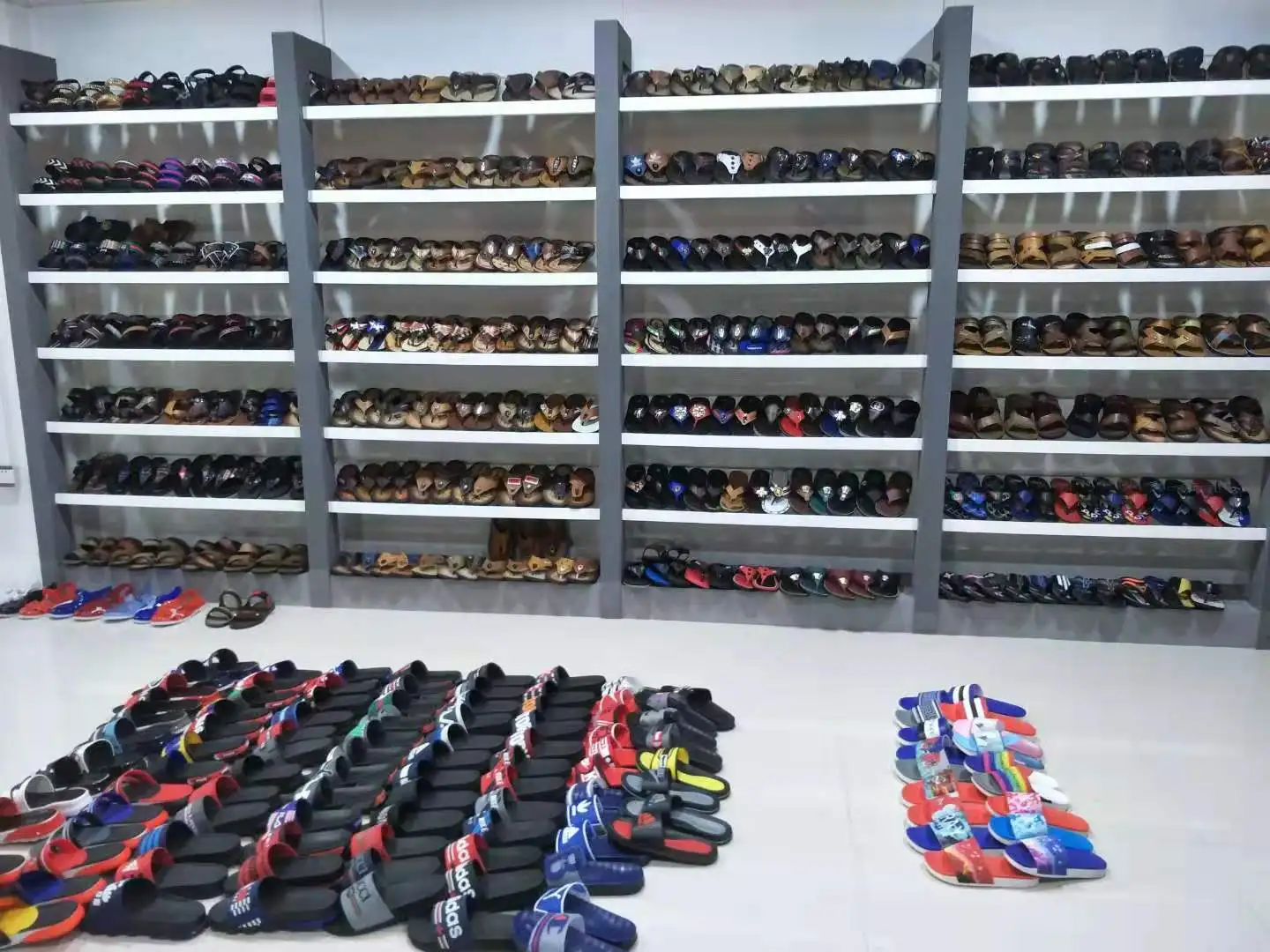 China supply outdoor cheap price fashion pvc beach flip flop men slippers sandal