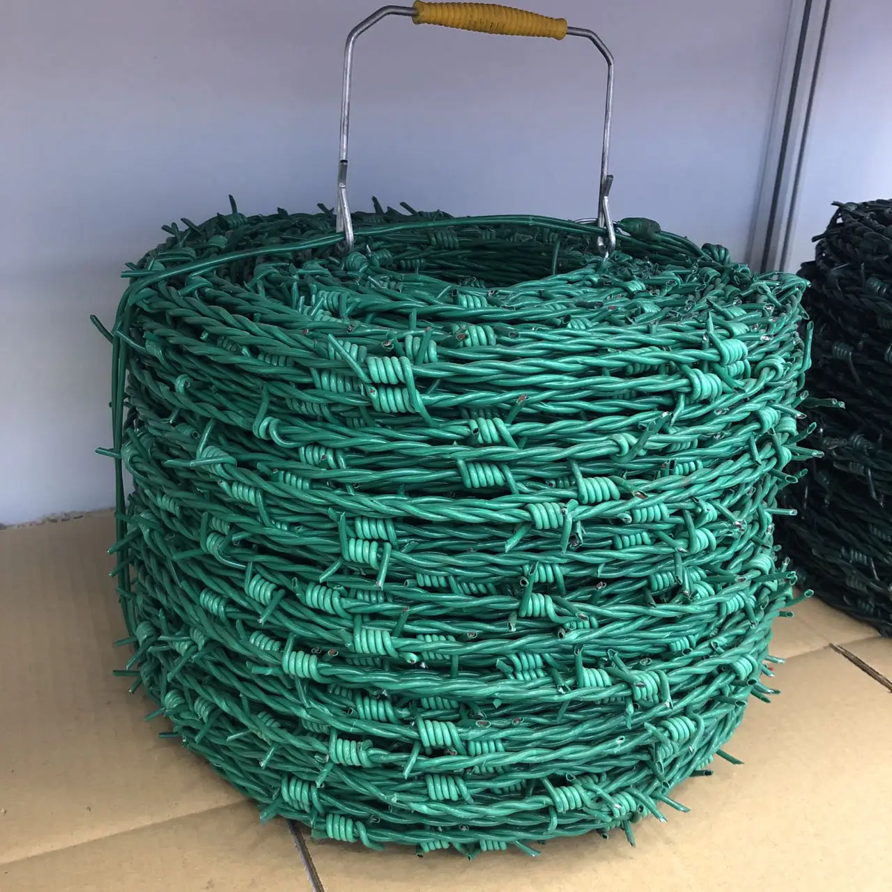 Лучшие продажи низкая цена ПВХ покрытием колючая проволока 2,5 мм для забора параметр фермы Двор Забор