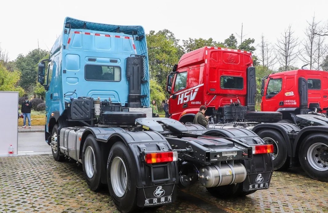 Dongfeng Chenglong H7 головка Тяжелого Грузовика 600 лошадиных сил 6x4 сильная силовая маневренность прямой производитель хорошие тягачи