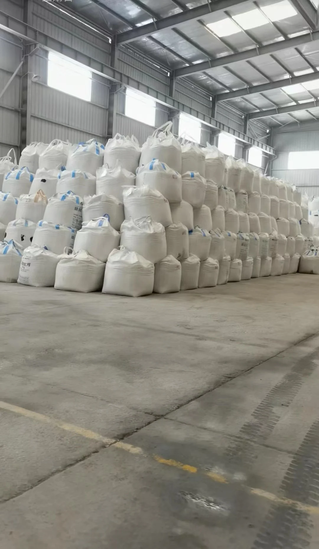 The potassium feldspar powder used for manufacturing potassium fertilizer is directly supplied by the mine