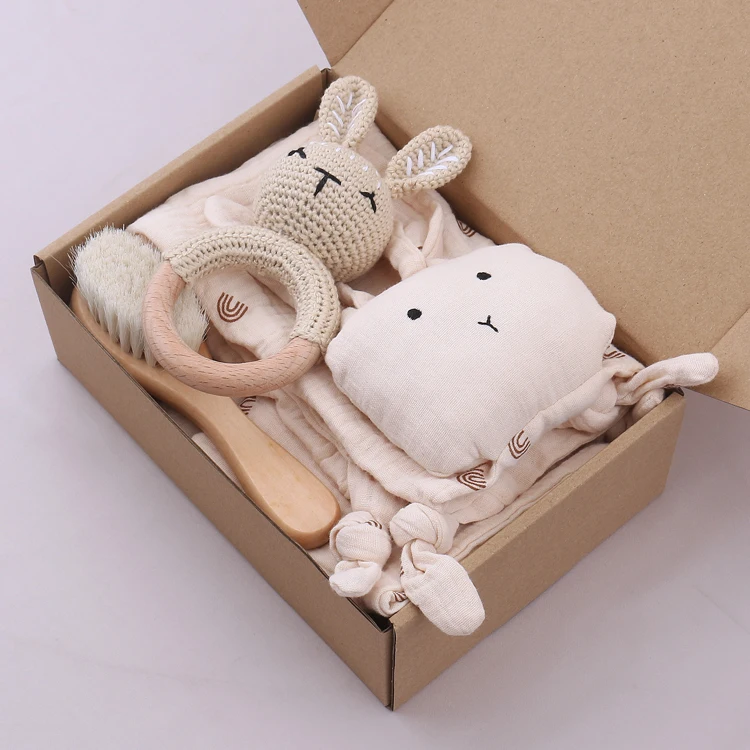 Customized Baby Bath Sets Gift Baby Shower Gift Set Newborn Including 5pcs Bibs Blanket Hair Brush Pacifier Clips Bunny Rattle