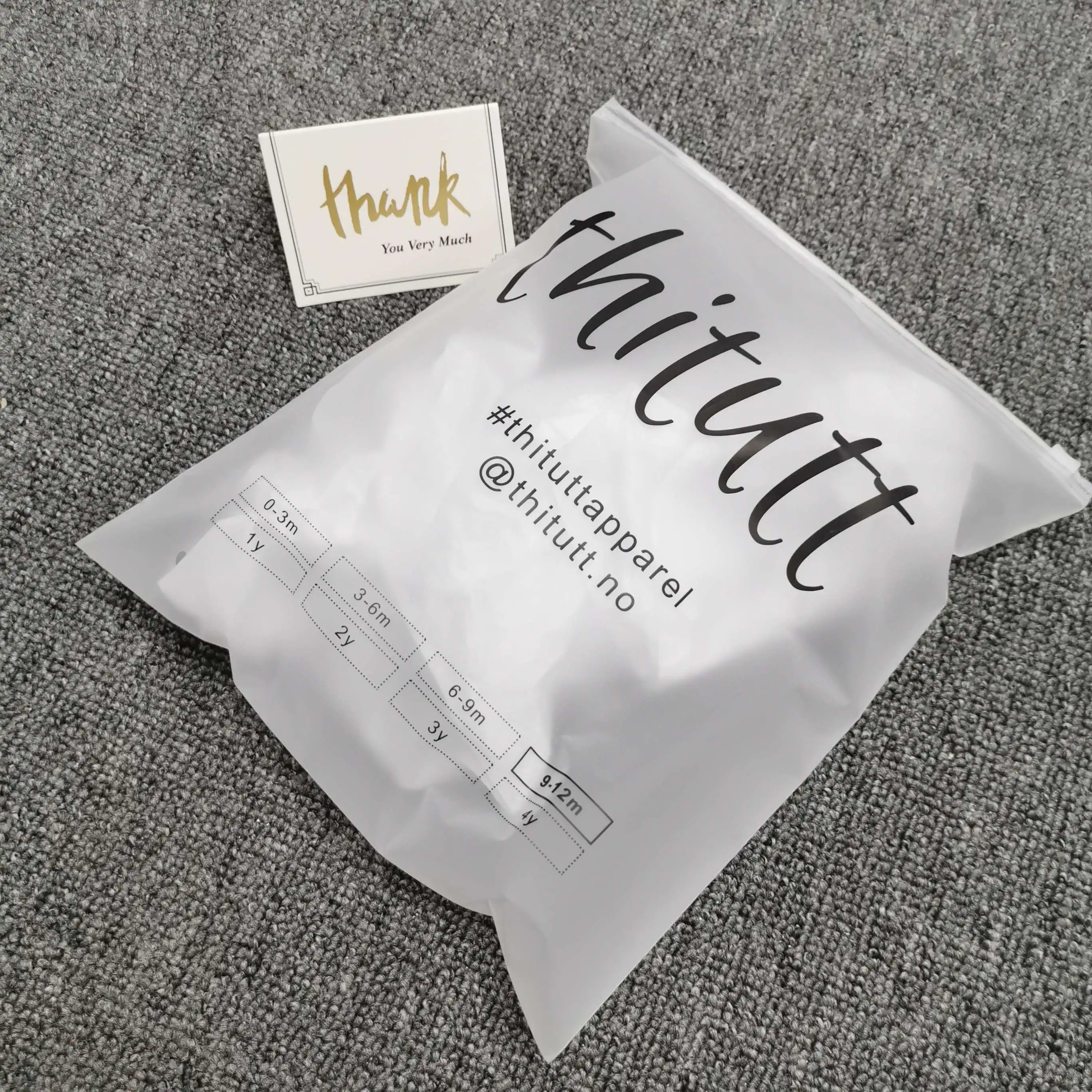 
Wholesale packaging bags zipper Biodegradable Frosted surface sealing zipper lock bags packaging customised packaging bags 