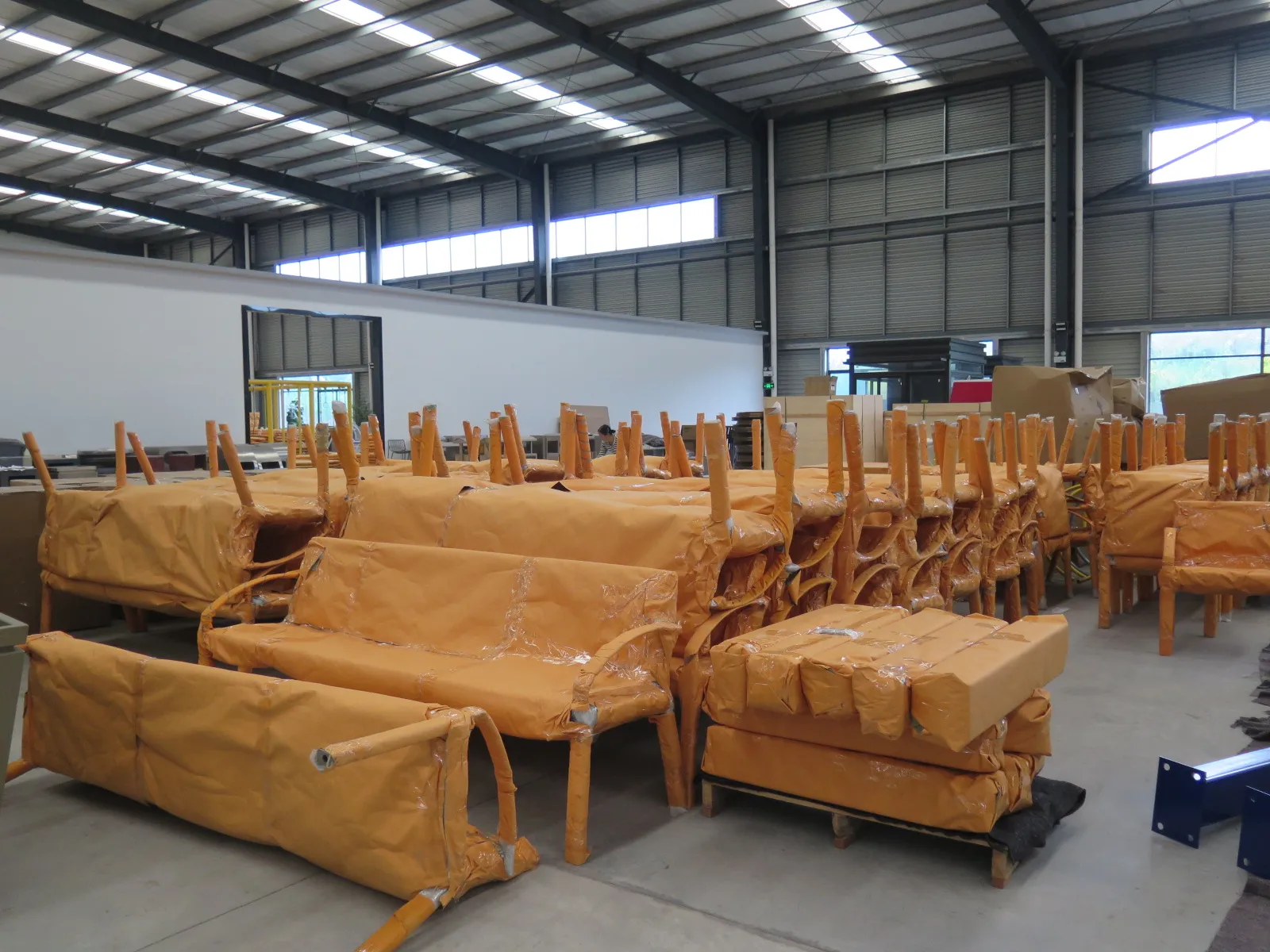 China factory wholesale customized outdoor benches  outdoor modern Design wooden garden outdoor patio benches OEM/ODM Benches
