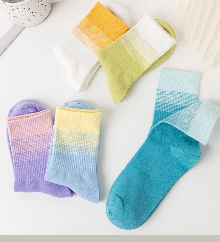 WUYANG FACTORY Gradient women socks fashion crew stockings  breathe freely Color matching stockings