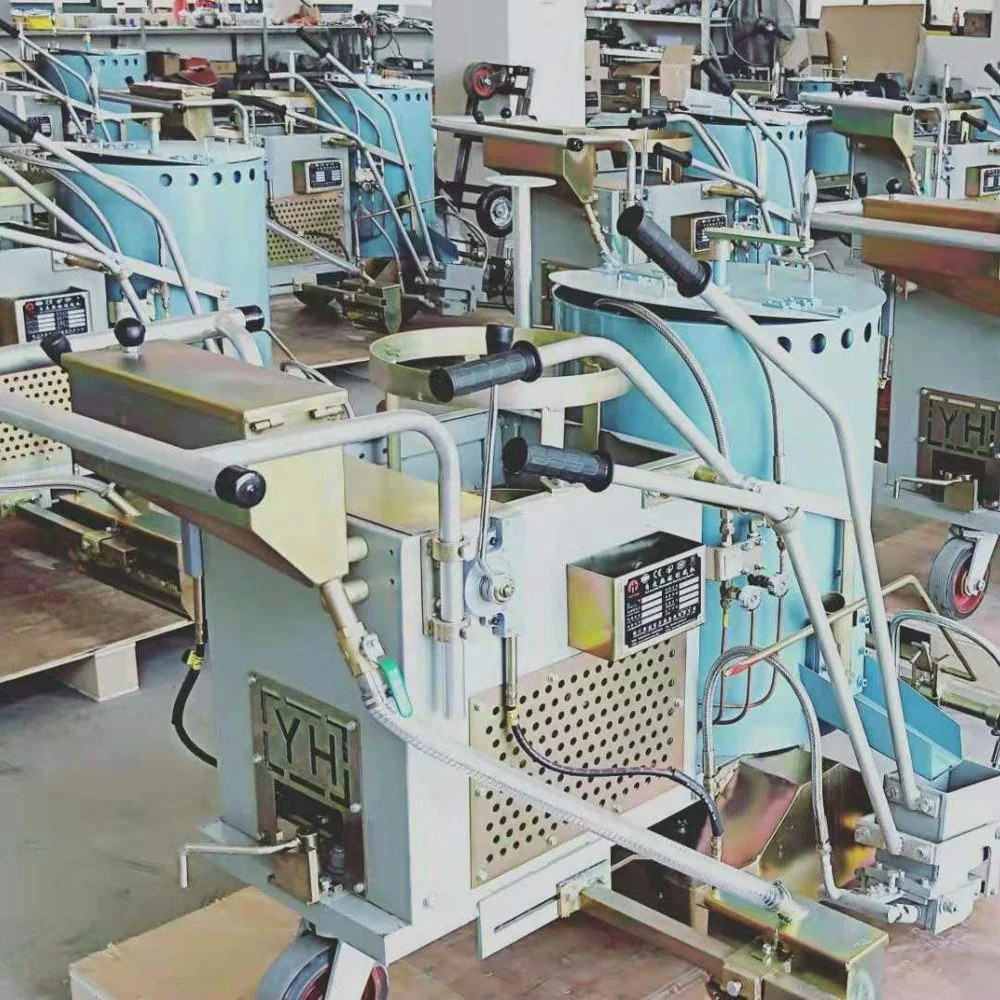 Self-propelled Thermoplastic Road Marking Machine With Engine