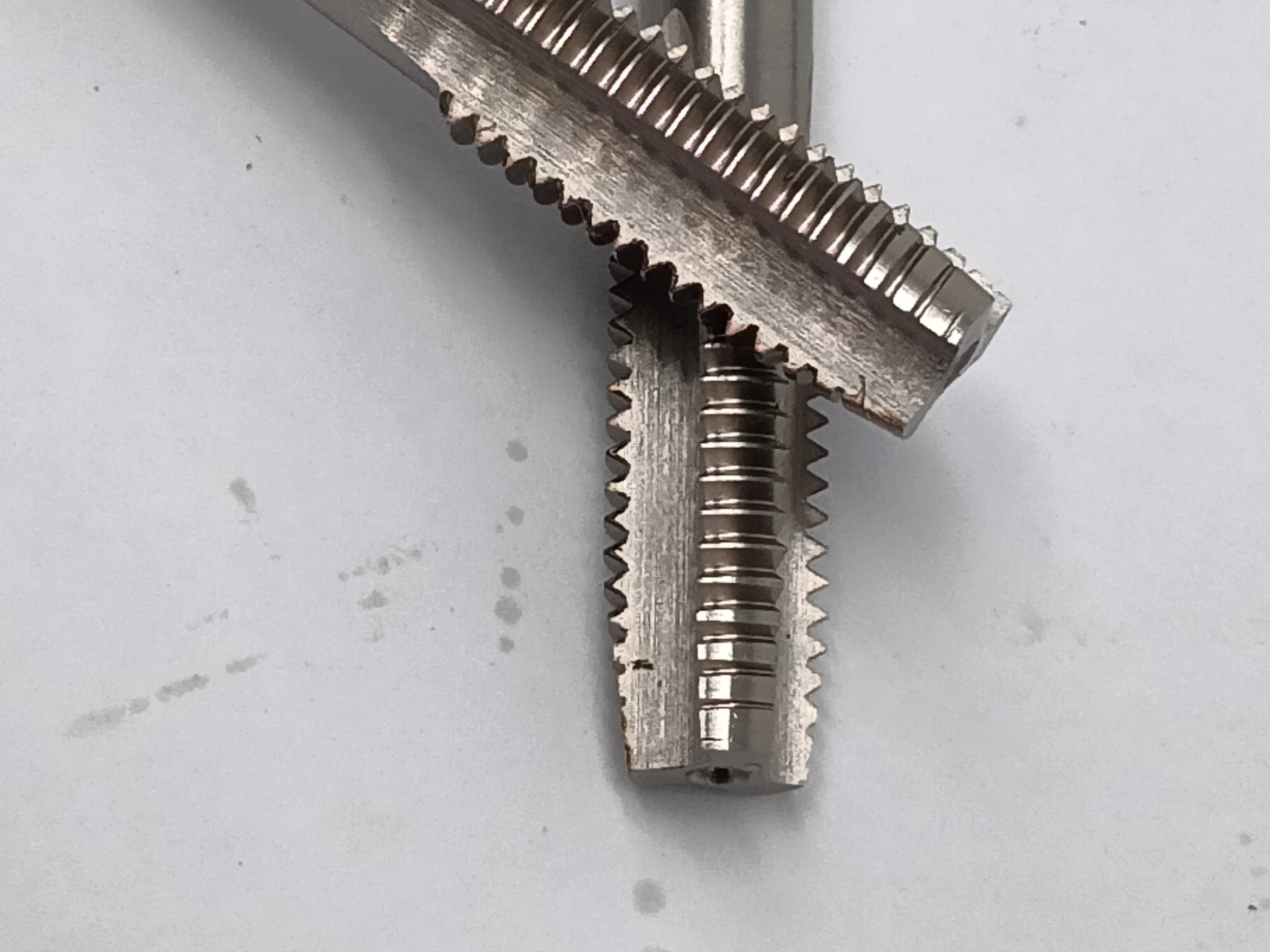 Competitive price good quality thread tools HSS straight thread screw taps