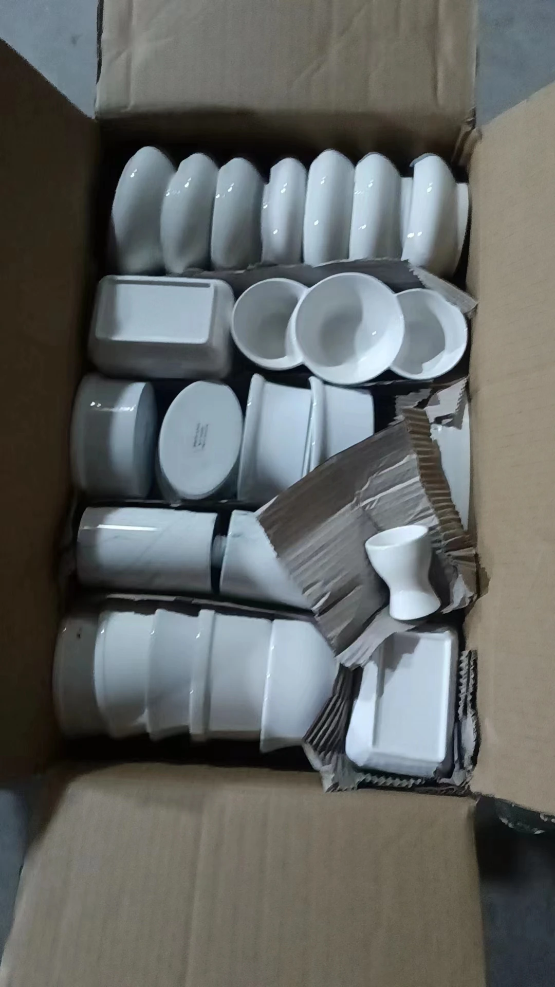 Factory Wholesales Stock White Porcelain Plate And Bowl Tableware Plates Restaurant Ceramic Sell By Ton