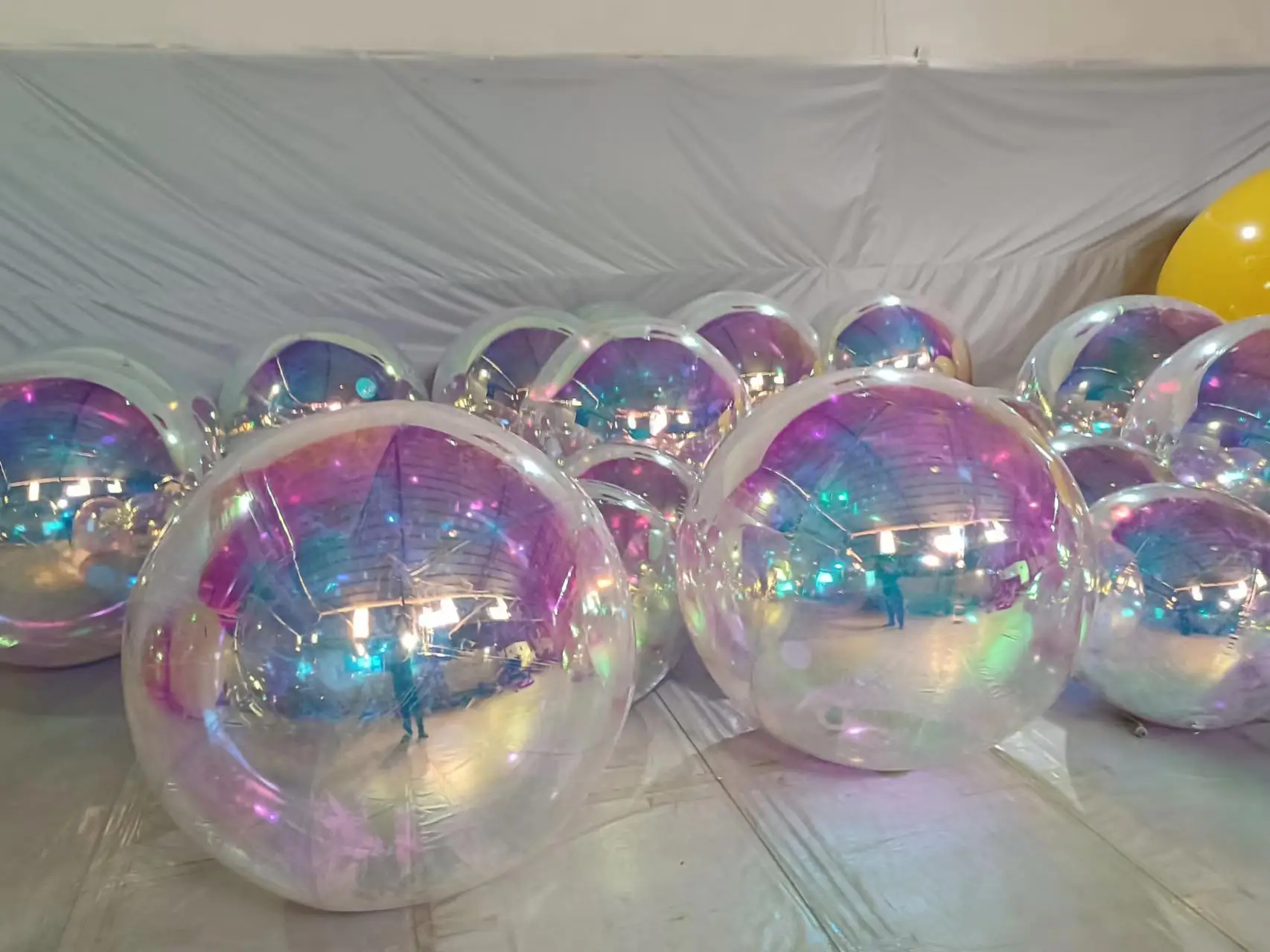 Funworldsport Hot Sale Inflatable Decorative Christmas Mirror Ball PVC Sphere Disco Ball Mirror Balloon