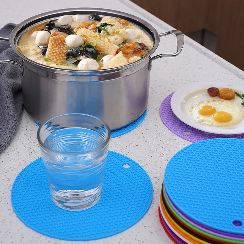 kitchen gadgets multi-purpose non-slip hot pad pot holder table  flexible honeycomb heat resistant silicone trivet mats set
