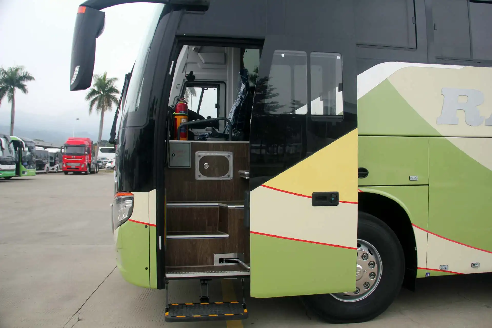 Роскошный дизельный автобус Kinglong Euro 3