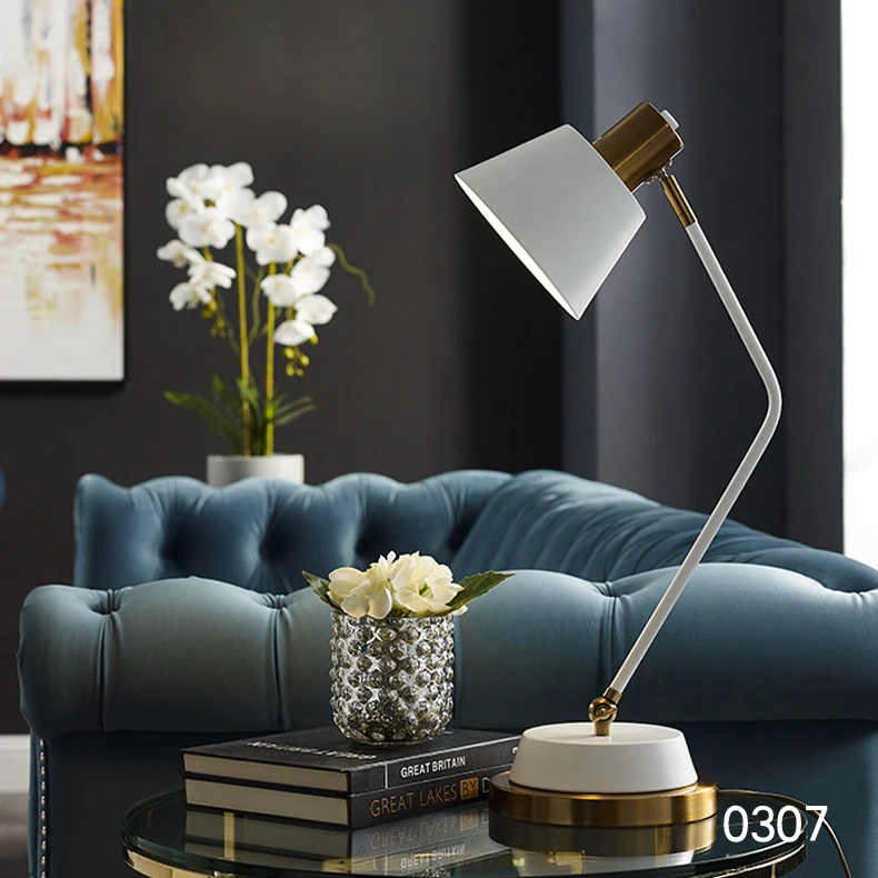 Nordic Style Black And White Modern Artistic  Home Decor Lamp Metal Table Lamp