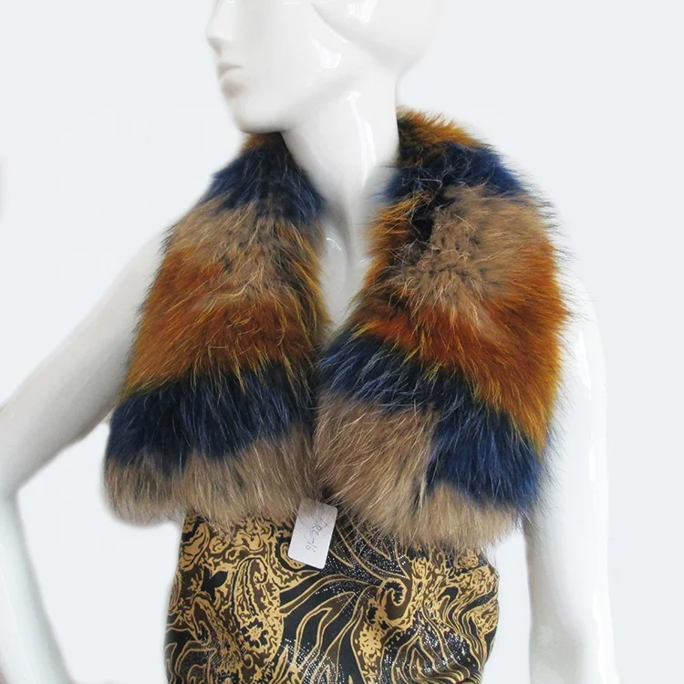 Женская отделка из меха енота