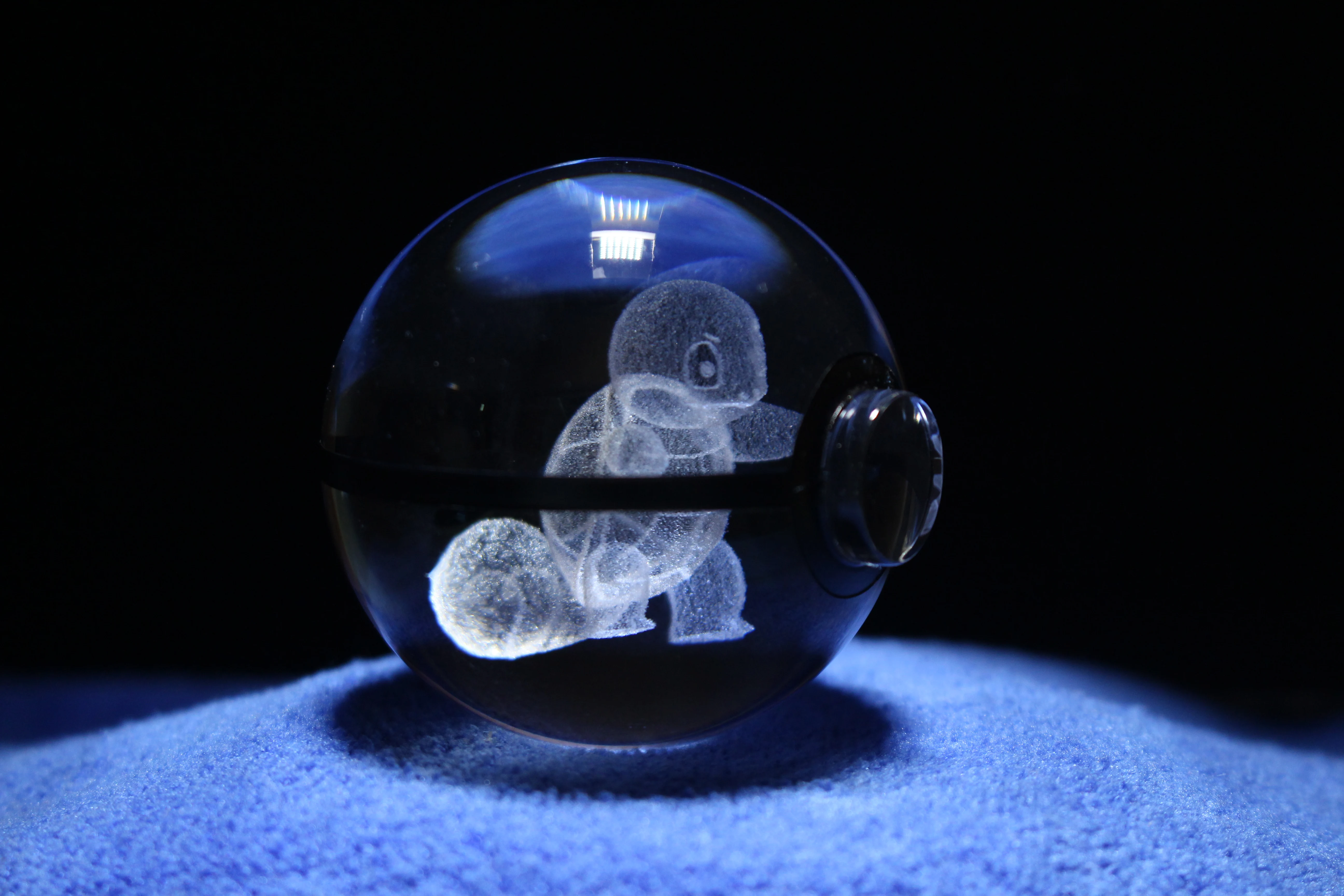 Drop-shipping Crystal 3D Engraving Pokemon Ball With LED Base For Souvenirs Gifts