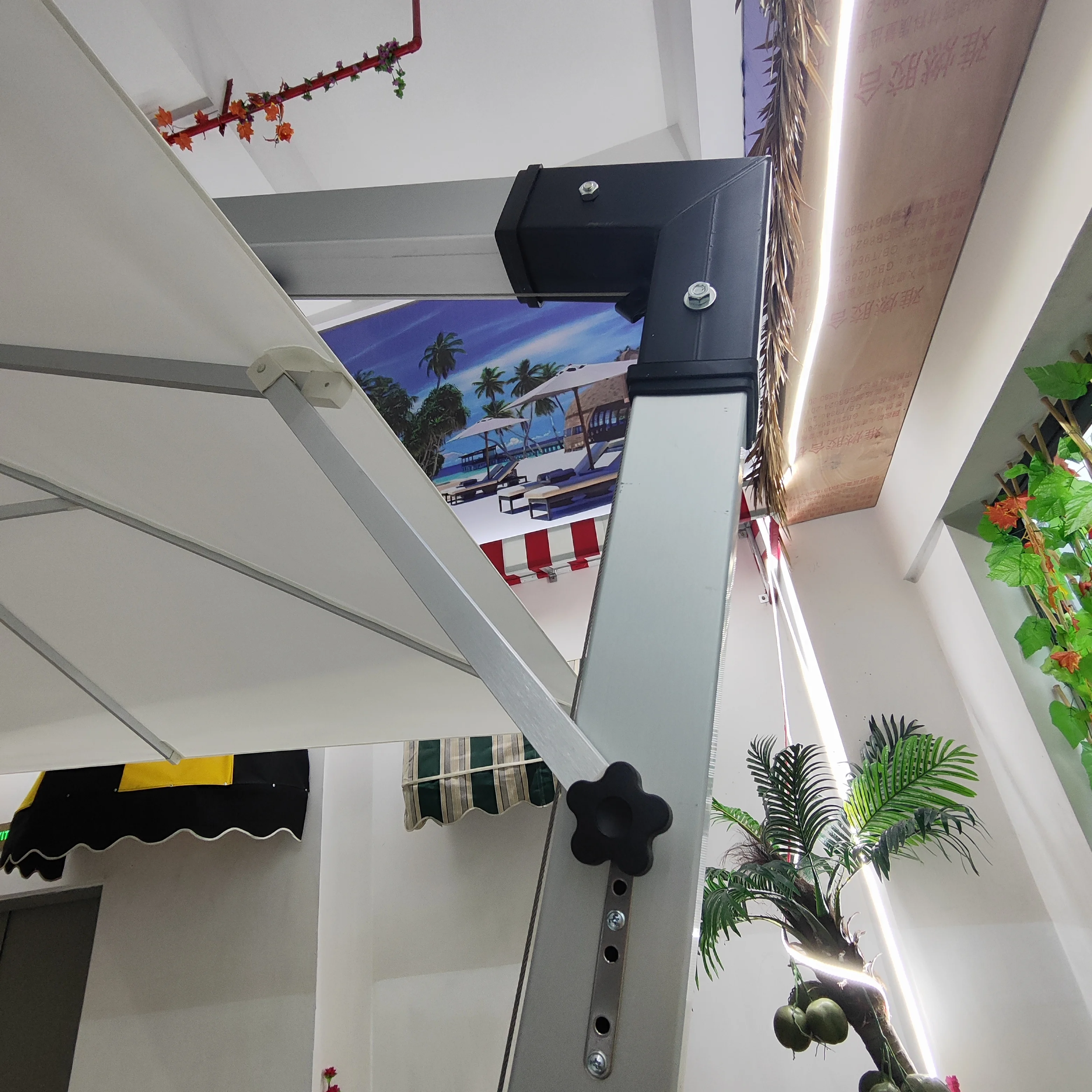 Modern Luxury Design Garden Big Square Wooden Hanging Cantilever Umbrella for Outdoor Hotel Courtyard School Use Made of Metal