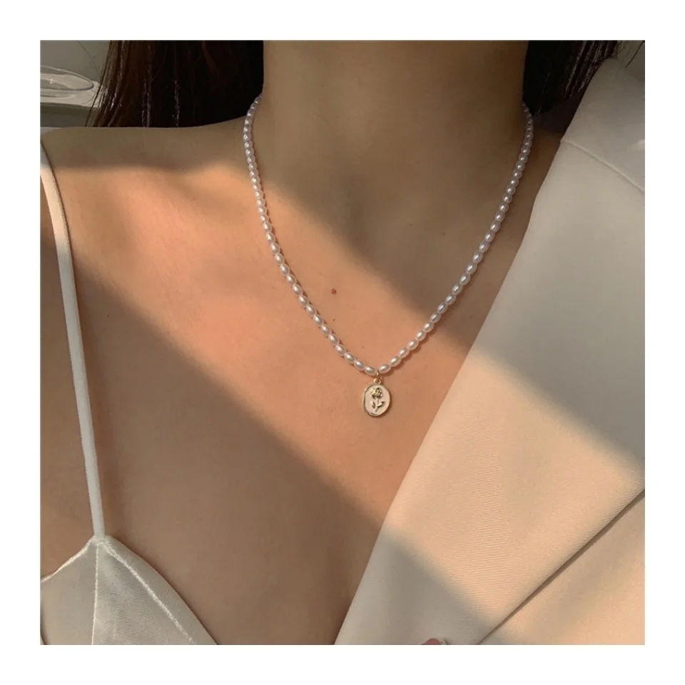 Silver Vivid Tulip Pendant Necklace Minimalist Oval White Pearl Chain Beaded Tulip Pendant Necklace for Women