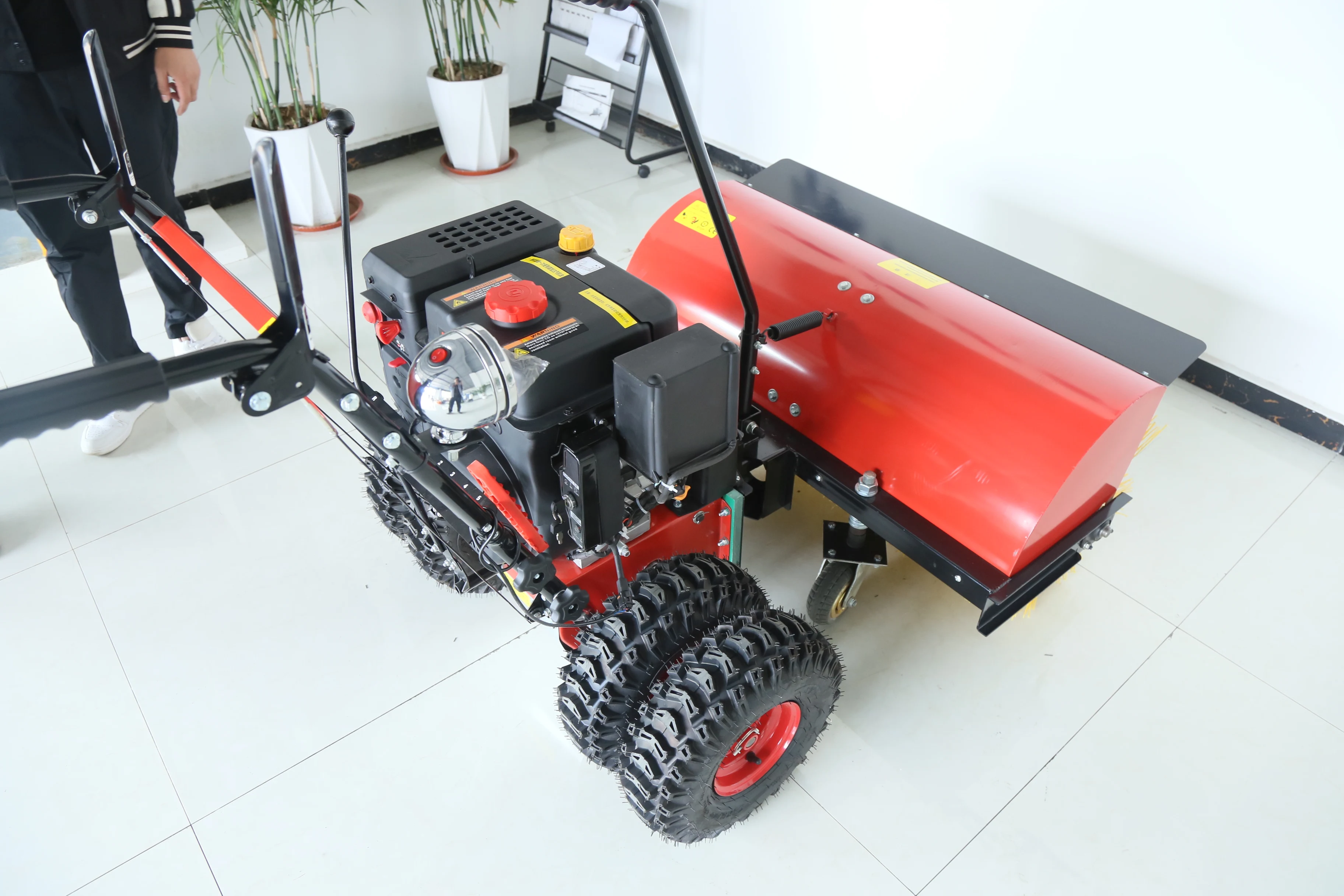 Electric Start Hand Push Self-Propelled Snow Removal Equipment 3 Point Gas Snow Sweeper