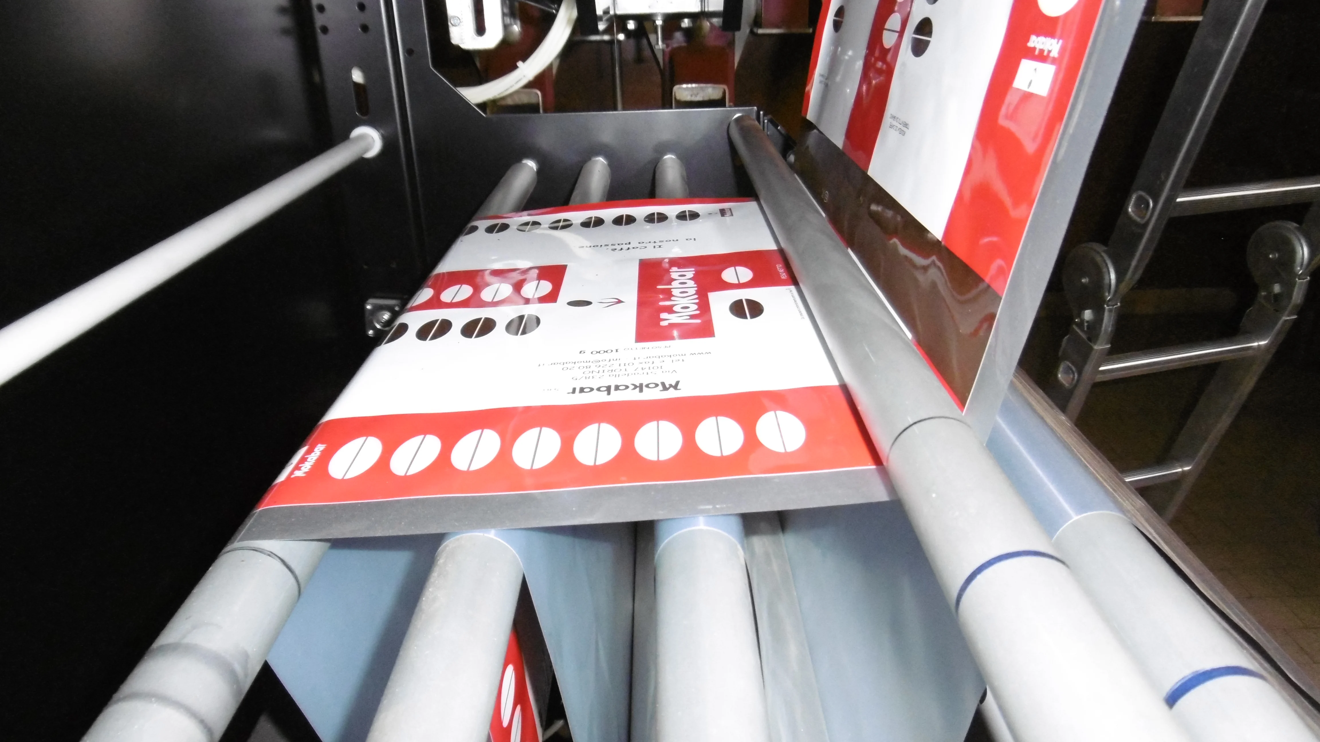 Итальянские высококачественные индийские 100% робуста жареные кофейные зерна для ресторанов производства мобера, Сделано в Италии