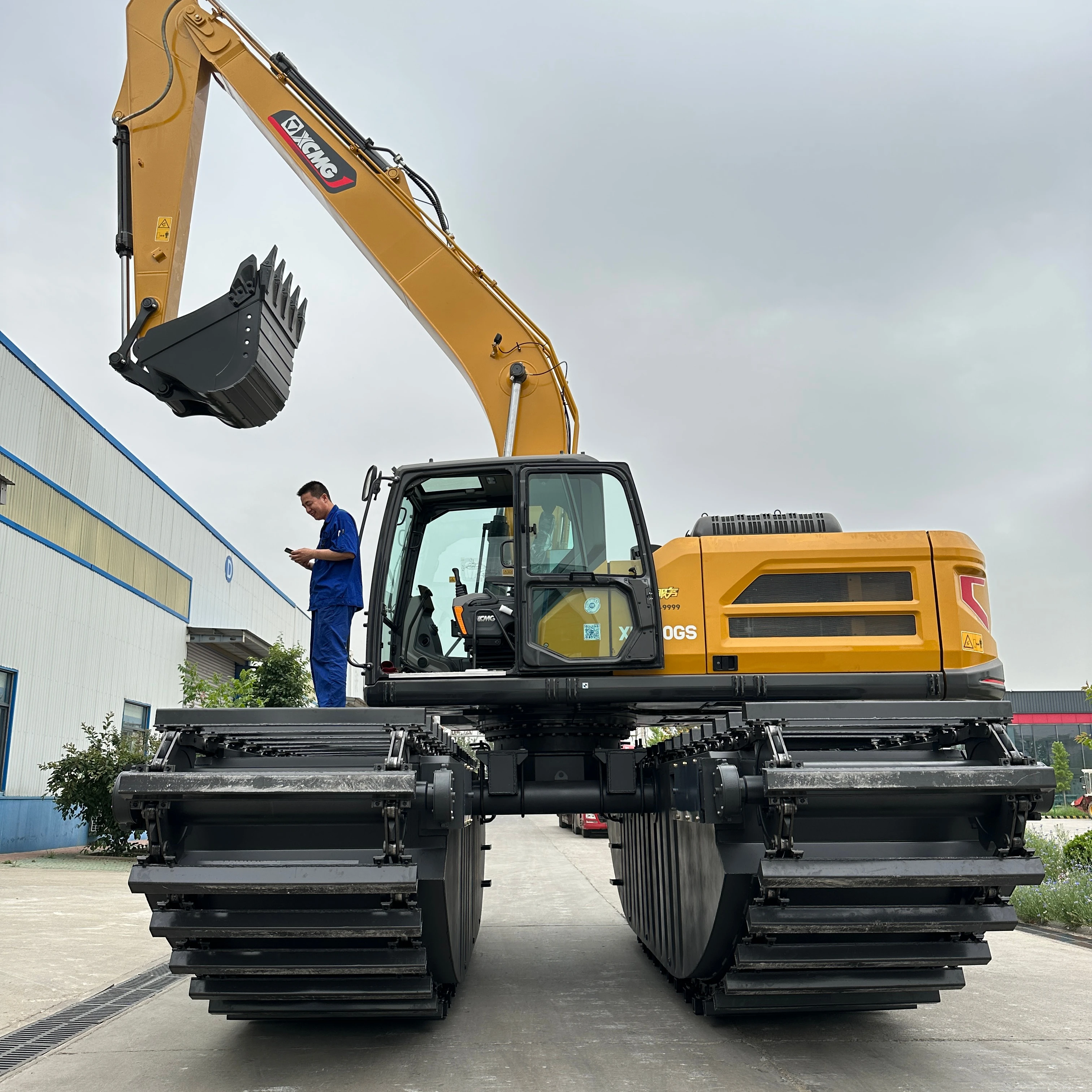 Pontoon for Amphibious Excavator deep water dredging pontoon manufacture cheap price