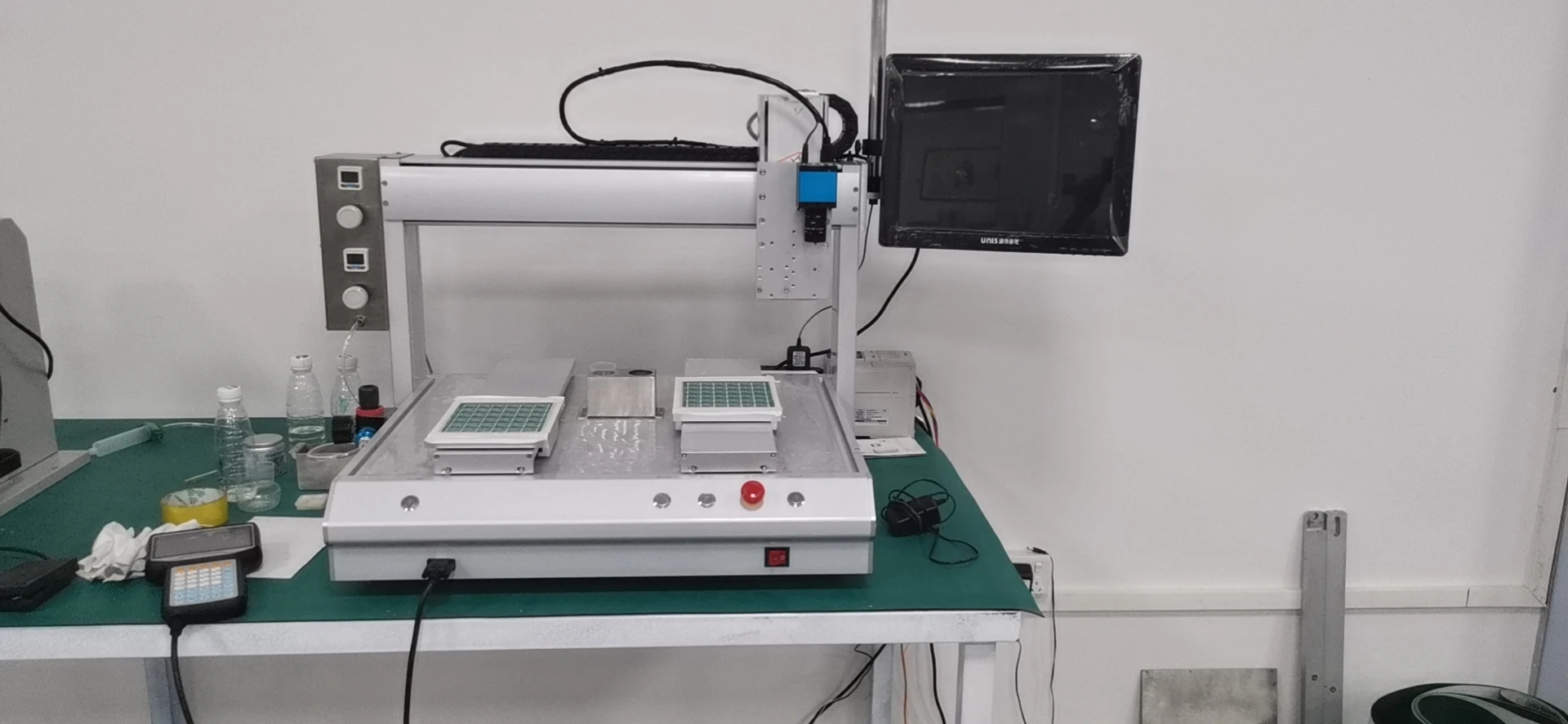 Industrial dispensing automation robot used for semiconductor packaging, SMT assembly, etc