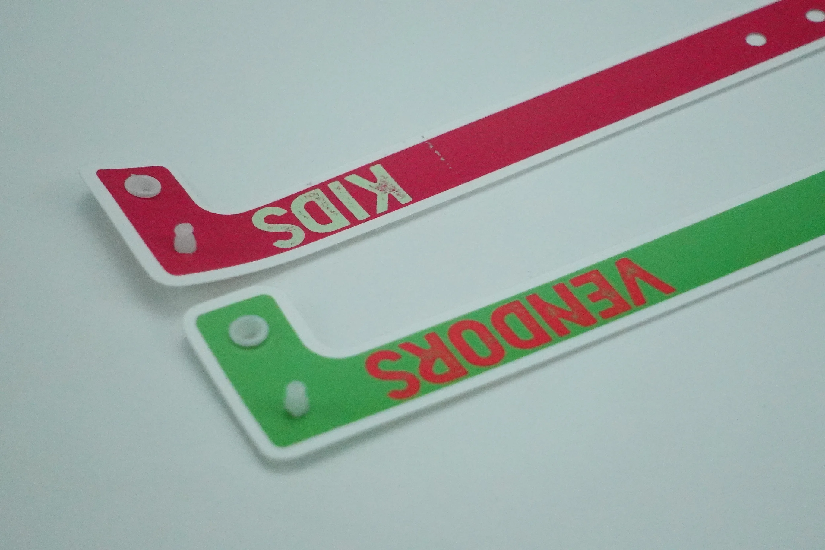 Fashion new entertainment wristbands disposable identification bracelets tickets admission customized printing LOGO