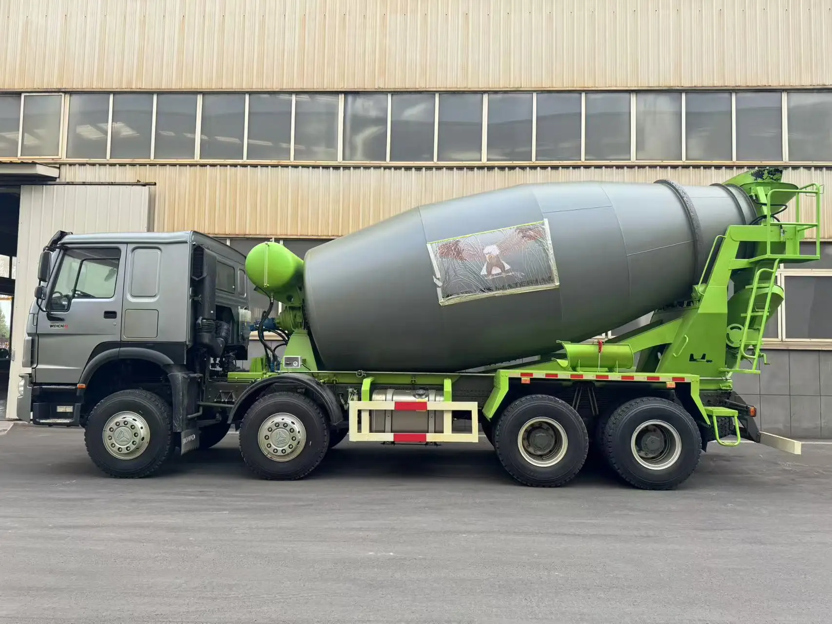 cheap pricesinotruck howo 6x4 8x4 Mobile Concrete cement mixer truck With Pump Machine For Sale
