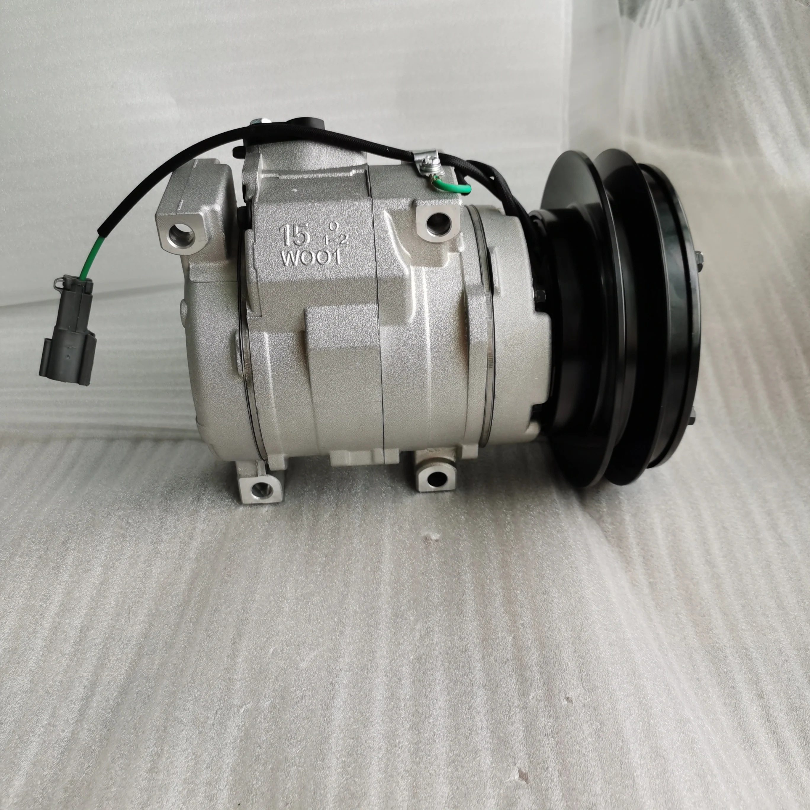 Excavator Air Conditioning Compressor 20Y-810-1260 20Y-979-6121 AC Compressor For PC200-7 PC200-8 PC220-8 PC450-8