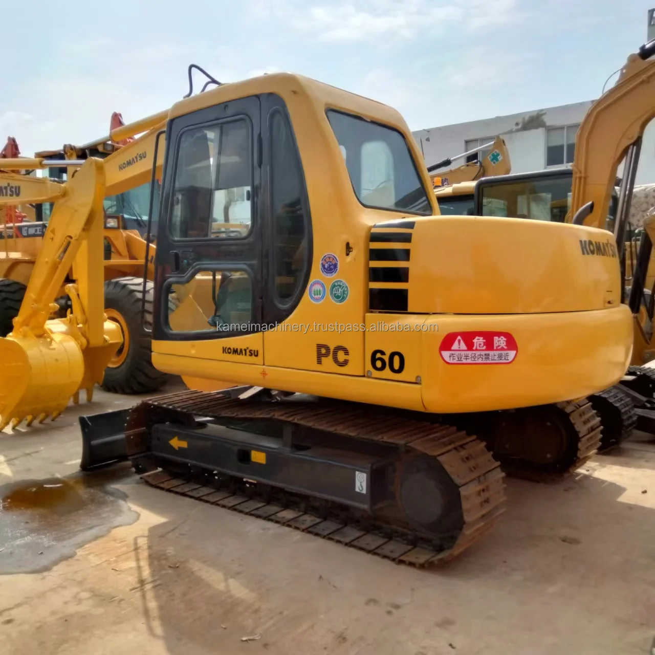 Подержанный мини Komatsu PC60 гидравлический насос экскаватор 6 2 тонн с камнеземным экскаватором ковш дизельный мини-экскаватор кабина для продажи