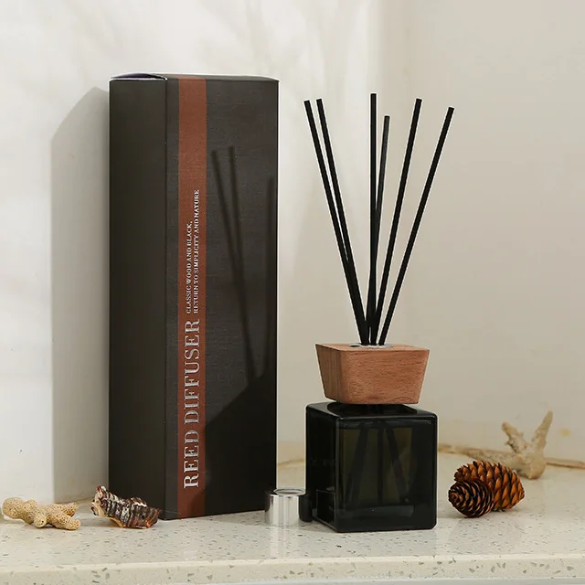 Vietnam Wholesale 100ml Perfume Oil Reed Sticks Empty Glass Diffuser Bottles With Wood Caps