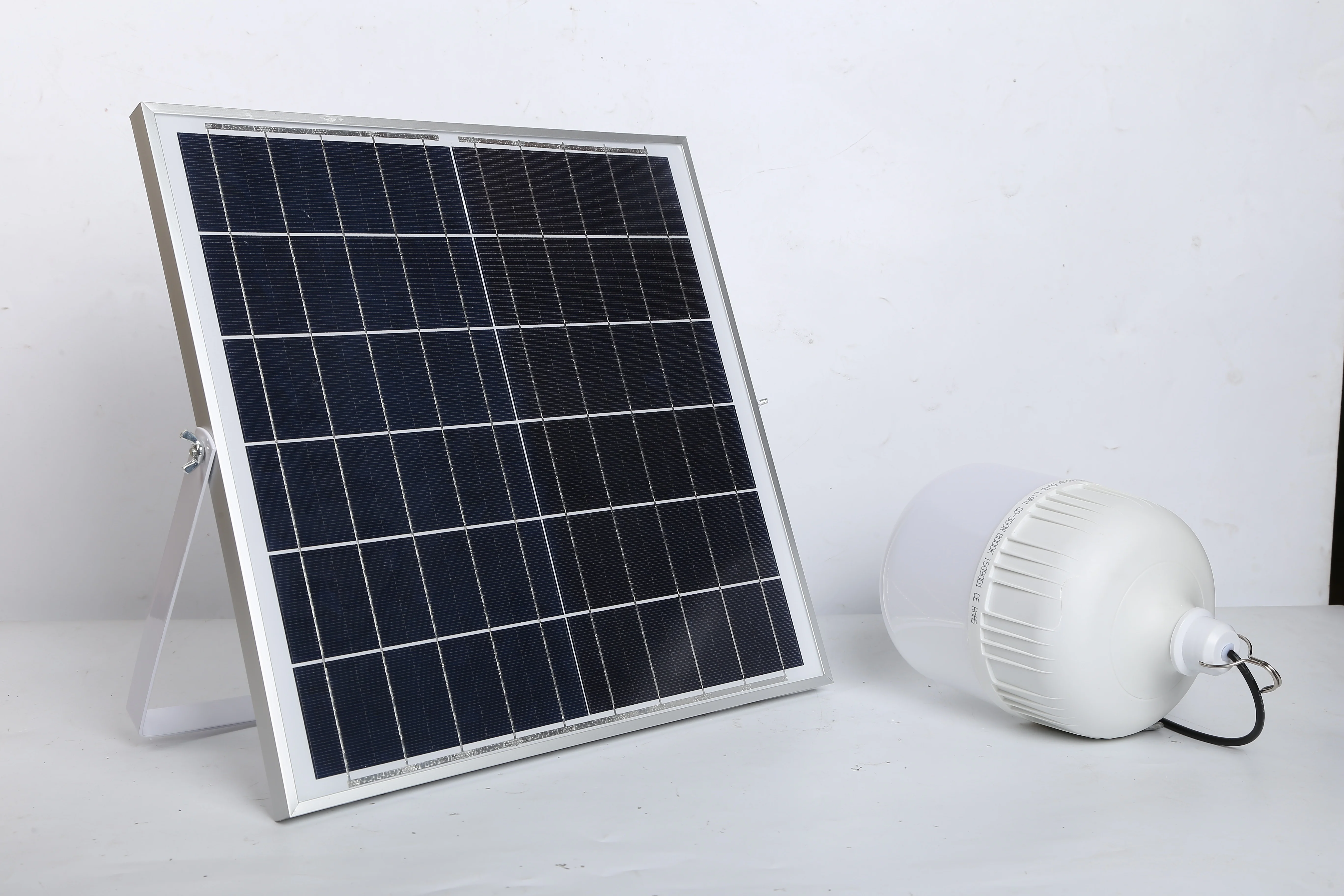 Super Bright Energy Saving Waterproof Ip65 Outdoor Solar Rechargeable 150w 200w 300w Led Bulb Lamps