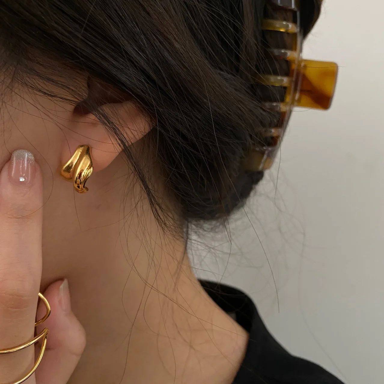 Classic Fashion Waterproof  Copper  Jewelry Twisted Texture Chunky Hoop Earring for Women