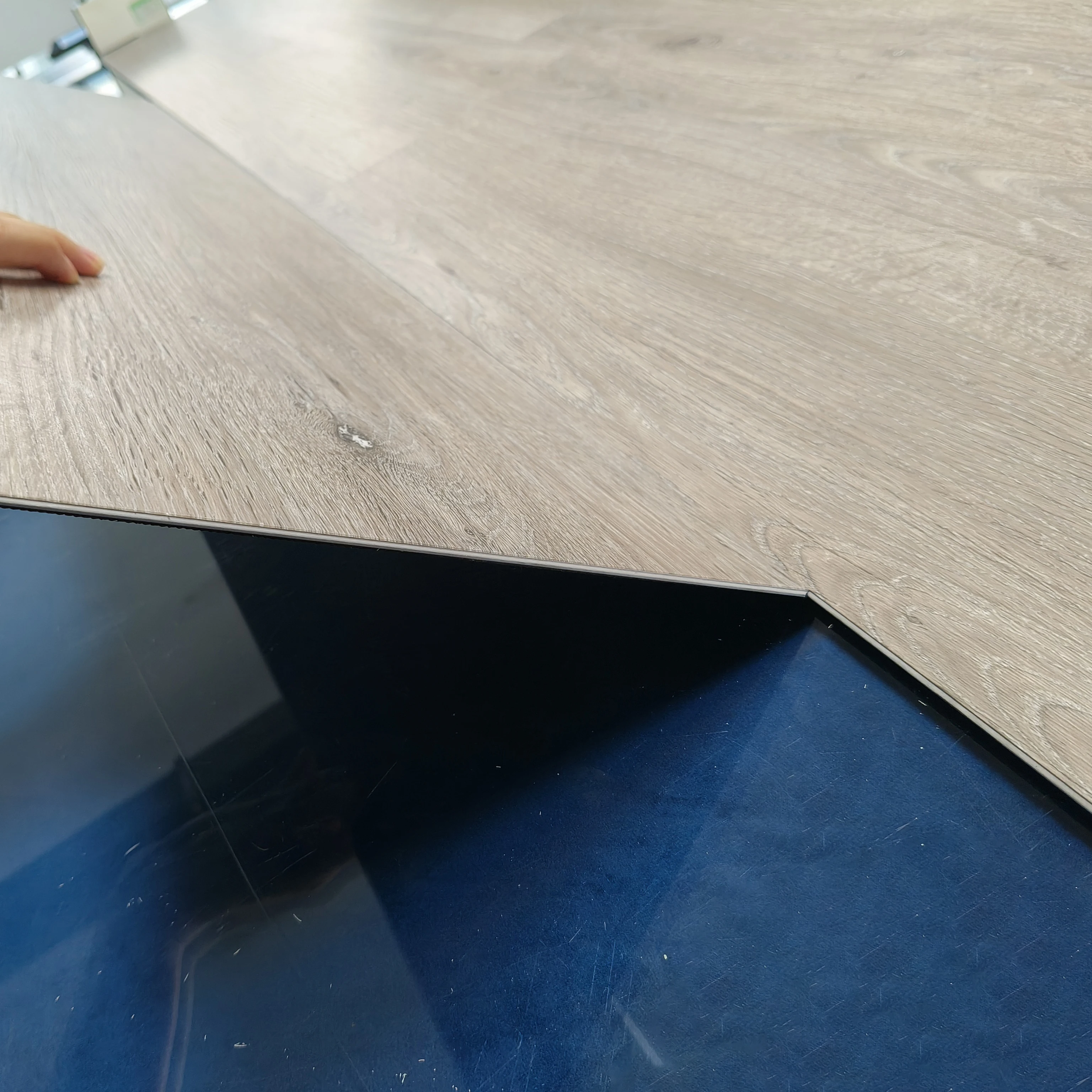 SPC Eco-Friendly PVC Flooring Click-Installation Plastic Vinyl Indoor Use Office School Bathroom Workshop 5mm 6mm 1.5mm Option