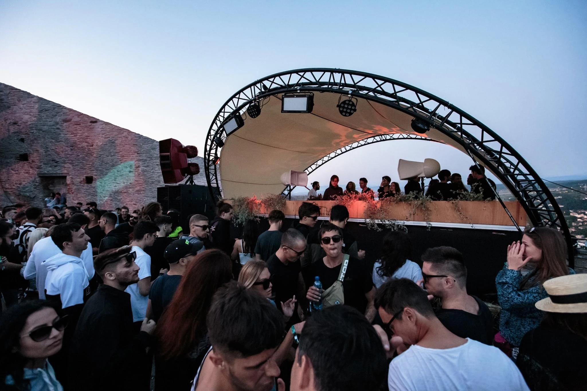 Aluminum arch round roof triangle truss stage display dj booth with canvas PVC white tent in Citadela Festival