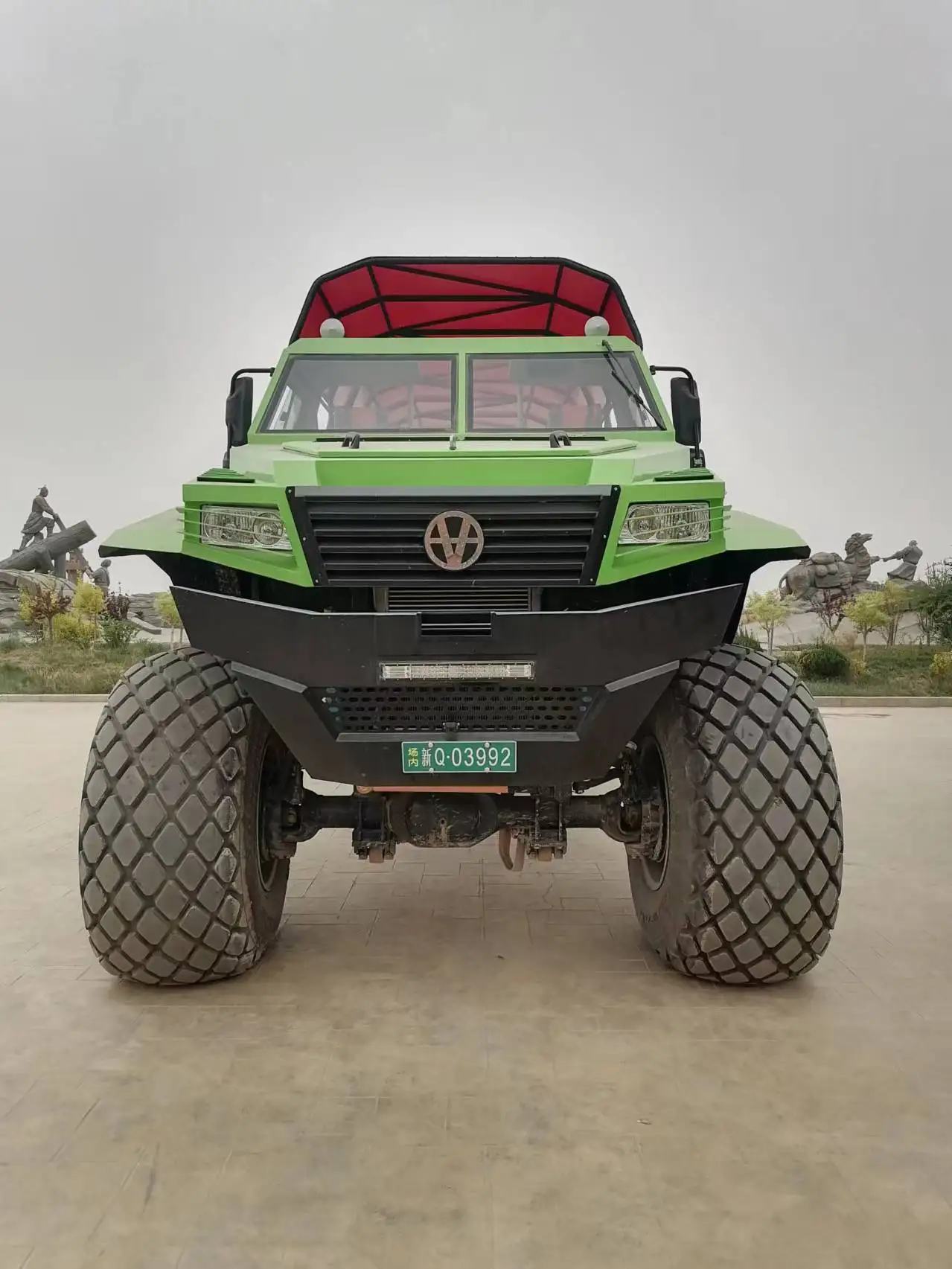 Special Offer Hot Selling 23 Seats 4X4 Desert Tourist Attraction LHD Bus with Weichai 380hp Euro III Fast 9MT on Sale