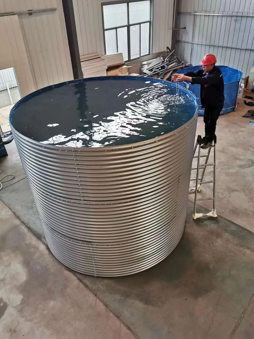 Flexible and foldable water tank tarpaulin fish tanks outdoor farming the largest plastic ponds for raising fish