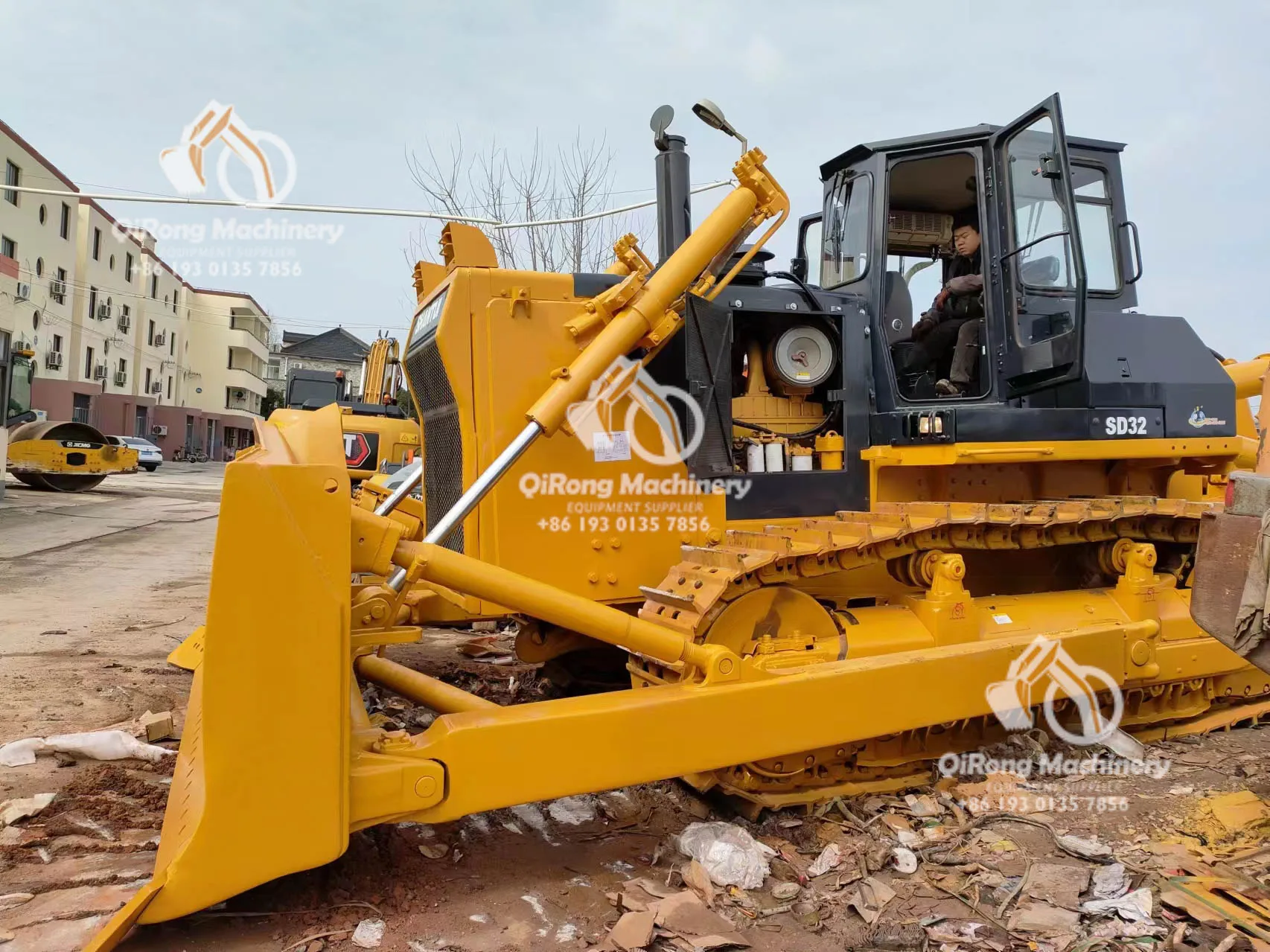 Powerful Bulldozer SHANTUI SD22 Crawler Bulldozer SD23 Dozer