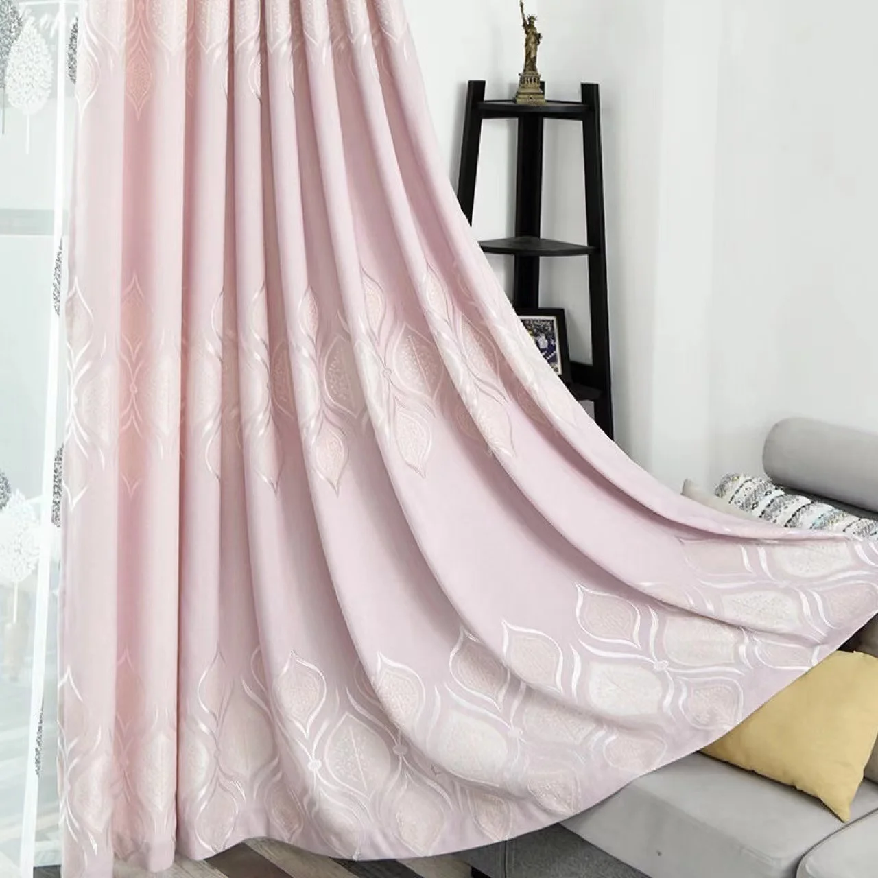 China Factory Luxury Beautiful Latest Print Jacquard Blackout Curtain Ready Made Curtain For Living Room