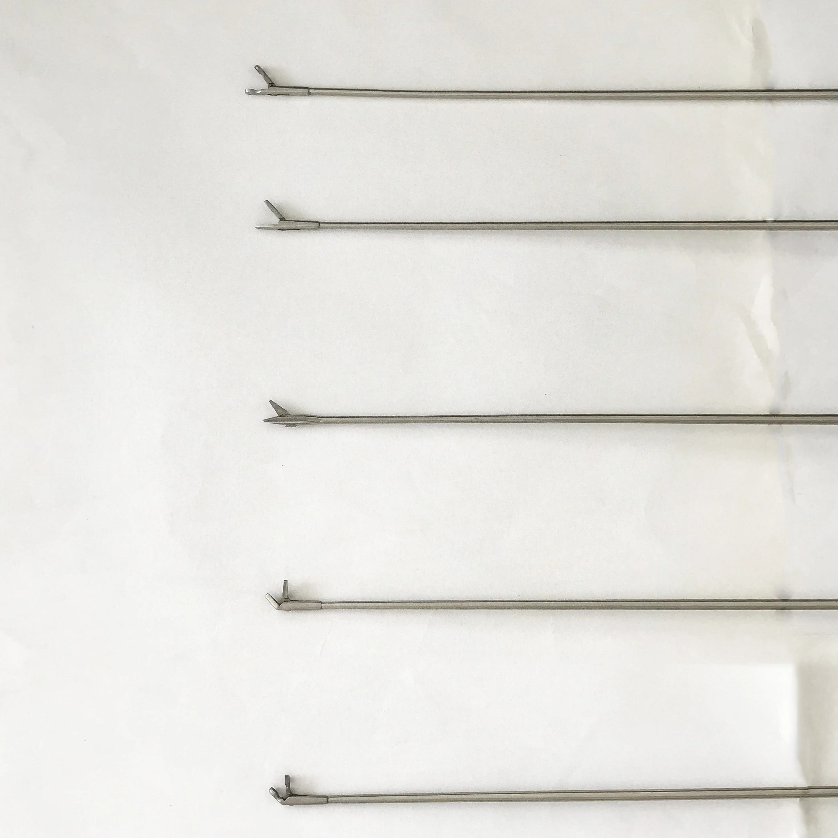 Pedestal to hold the operating Laryngoscope external defibrillator (And Laryngoscope instruments