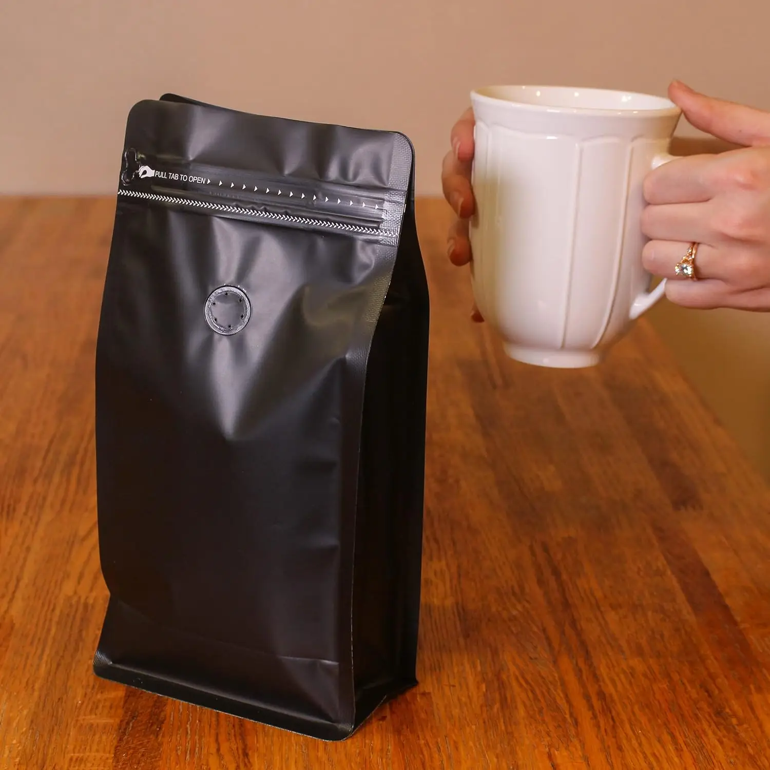 Custom Flat Bottom Pouch Food Candy Gravure Printing Bread Packaging Matte Ziplock Black Coffee Bags with One way Valve