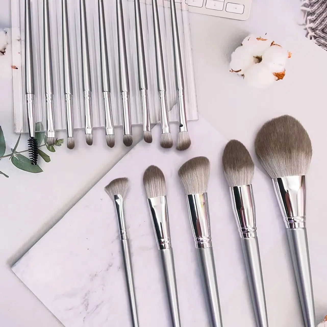 YRX Set High Quality Fiber Hair Eco Friendly Wooden Handle Powder Brush Foundation Brushes Luxury Makeup Brush