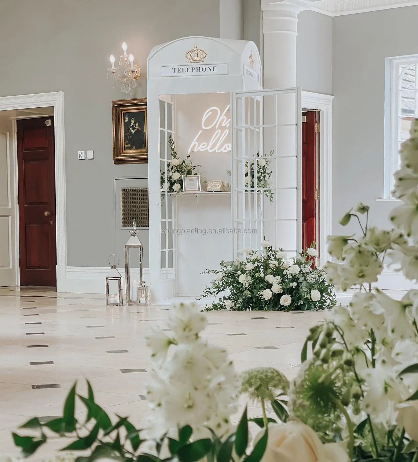 Retro White Phone Booth For Wedding Decor Wedding Props White Telephone Booth with Artificial Flower