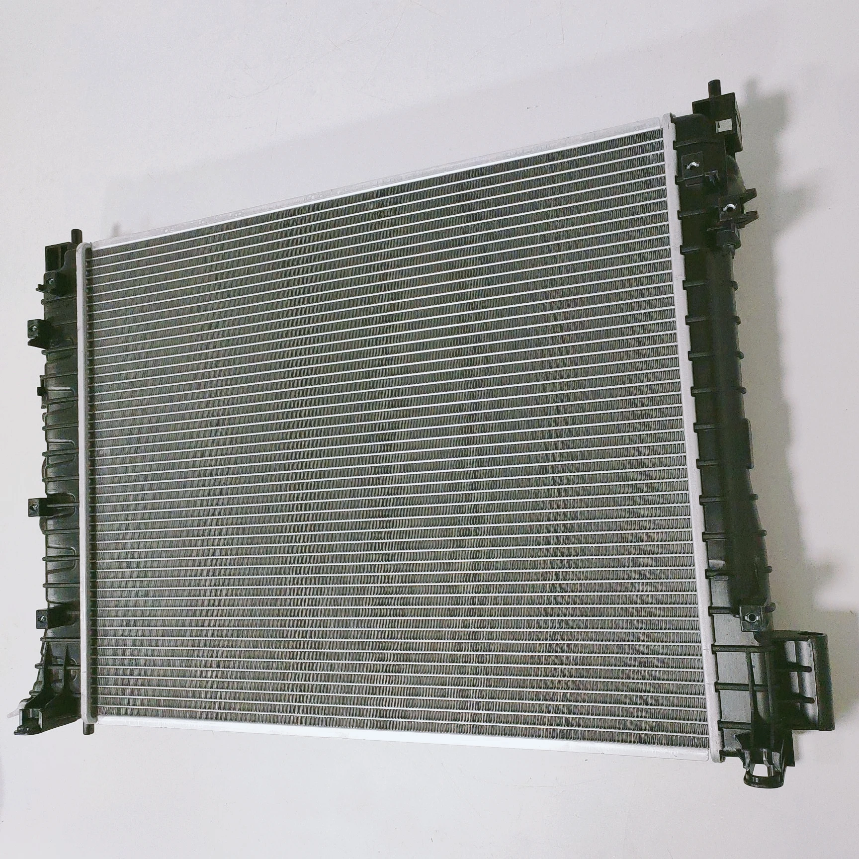 95136075/95298548 Aluminum Plastic Brazed Automobile Engine Radiator Water Tank Radiator For ENCORE 1.4 L4 TURBO 13-15(A/T)