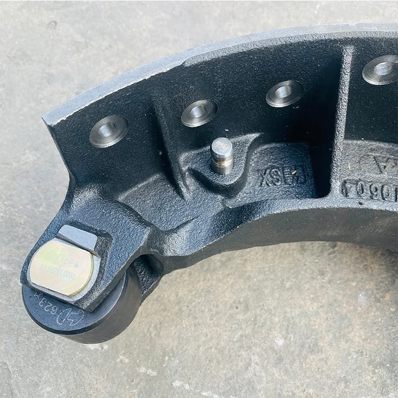 Best Selling DZ90149346077 Automobile Brake Pads Ride On Brake Shoe Lining Assembly Shacman Spare Parts For Sale