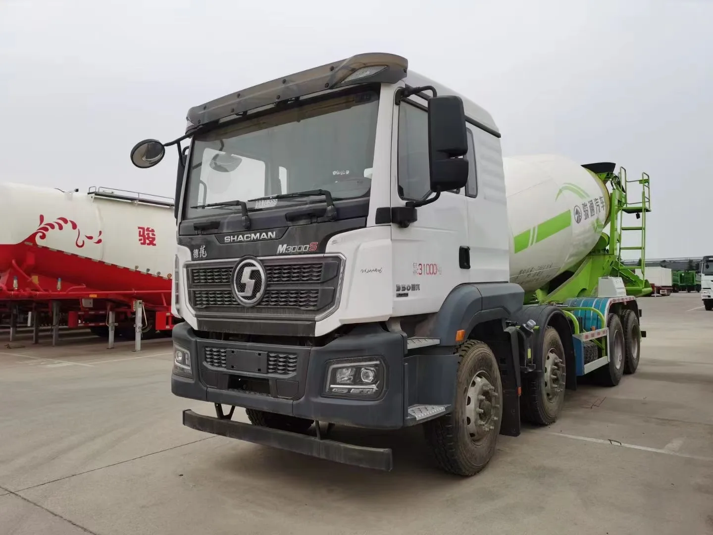 Shacman H3000 8x4 Бетономешалка для строительных и сносных работ