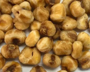 Здоровые закуски еда соленый вкус поджаренная гигантская кукуруза