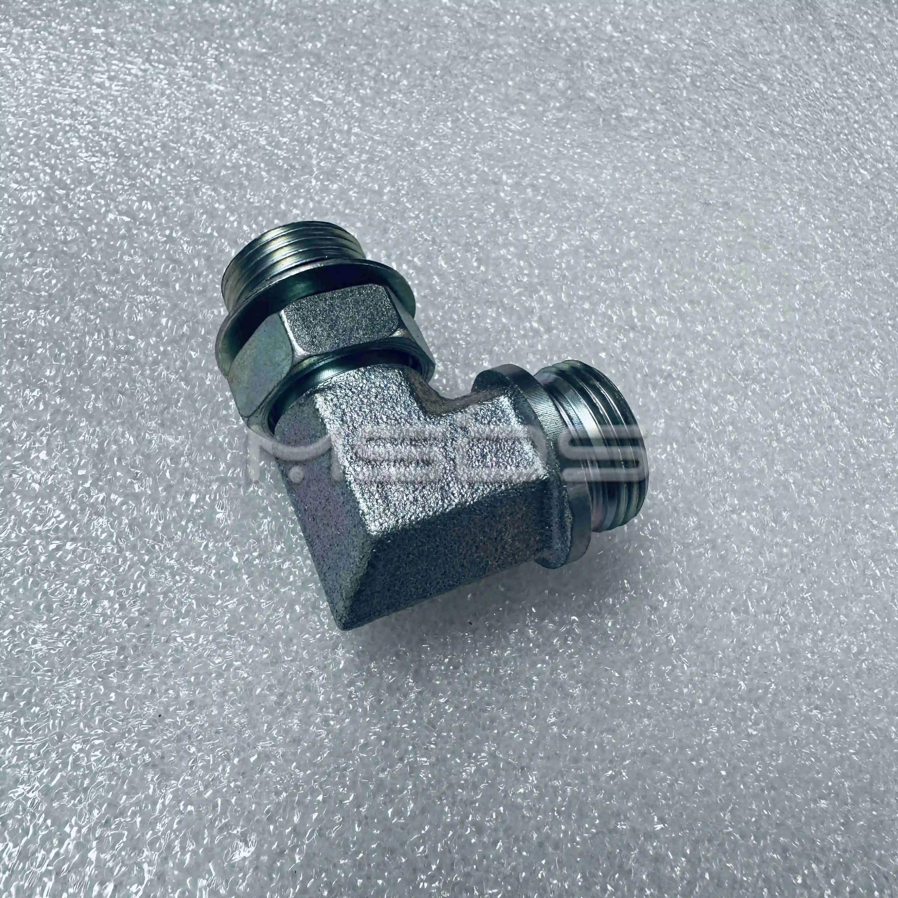 M11 ISLE Cummins Engine Parts MALE ADAPTER ELBOW 4022705