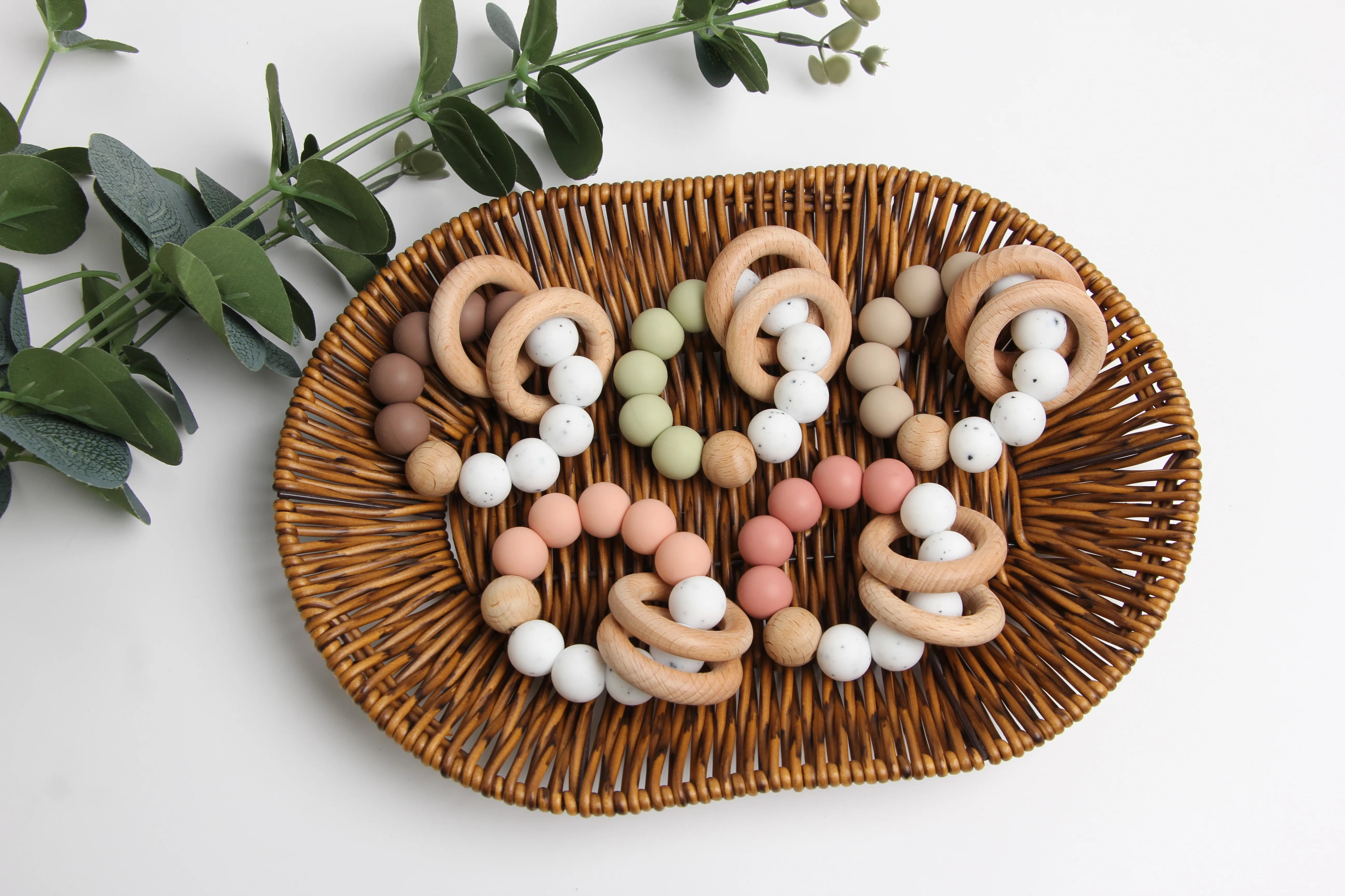 Custom Food Grade Silicon Mitten Toy chewable Rattle Wooden Teething Toys Ring Baby Gift Set Baby Silicone Teether