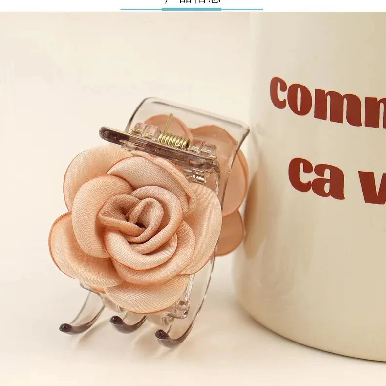 In Stocks Korean Fashion Camellia Acrylic Hair Clip Luxury Small Plastic Claw Clip Acrylic Elegant Hair Claw Clips For Girls