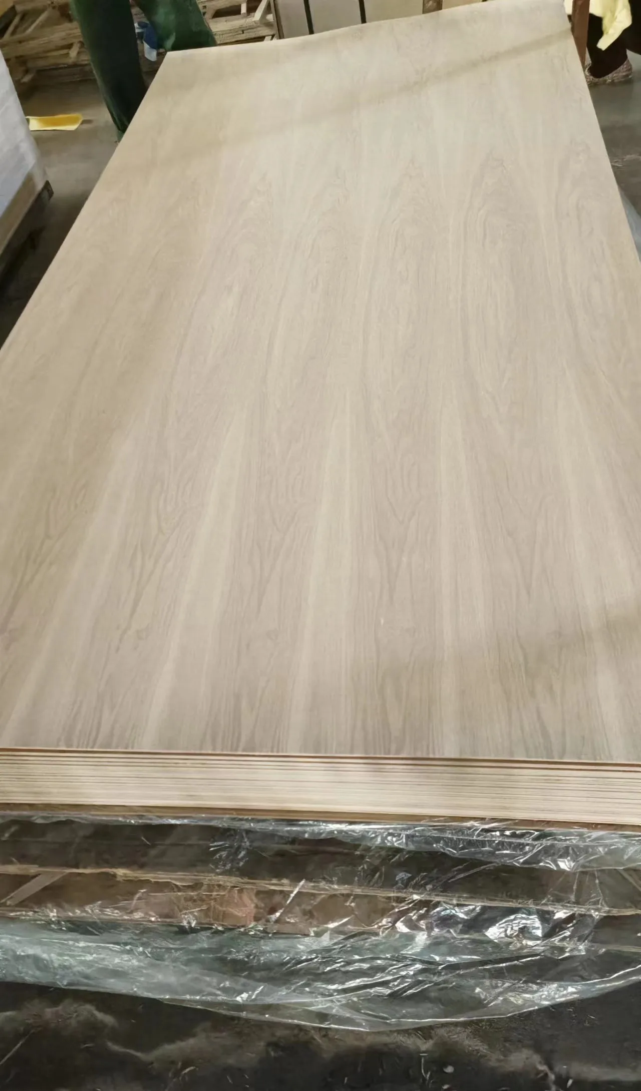 Linyi 1220*2440mm Decorative Natural Red Oak/Black Walnut/ Cherry / Tzalam Veneer Laminated Fancy Plywood Furniture Grade